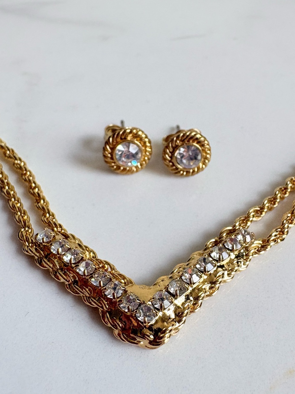 Vintage Avon 90s Gold Tone Rope Chain Pendant Necklace & Earring Set NIB